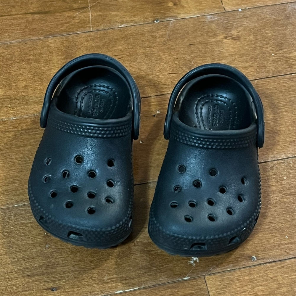 Crocs Black Toddler Size C5